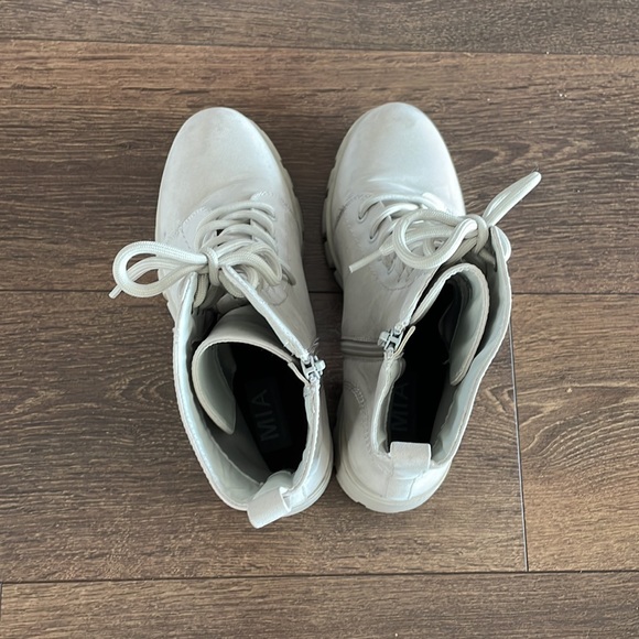 Mia anatomic contoured footbed for sale. Shipping price varies. - Picture 4 of 4